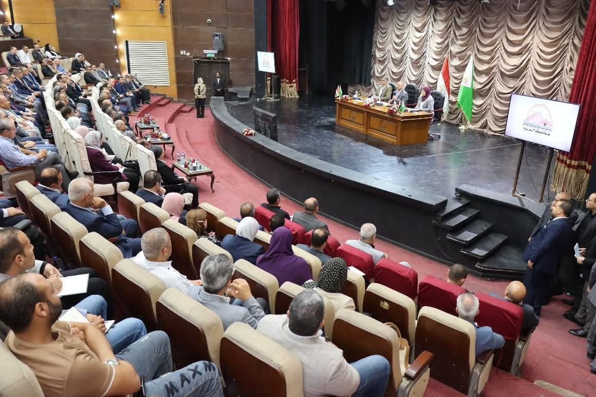 نائب رئيس مجلس الوزراء للتنمية الصناعية وزير الصناعة والنقل يبحث مع محافظ الجيزة ومستثمري المنطقة أبرز التحديات وسبل حلها
