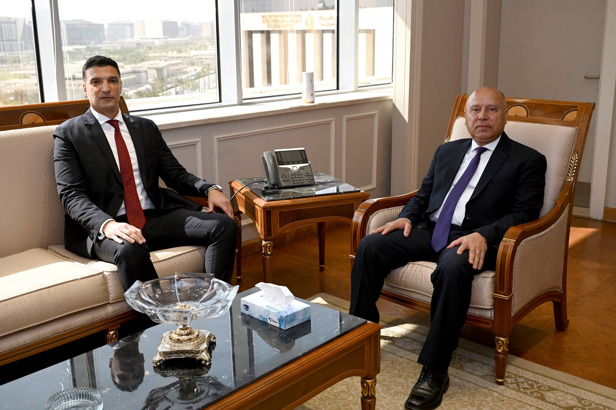 في أول تصريحاته بعد أداء اليمين الدستورية : وزير الصناعة يؤكد حرص الوزارة على النهوض بقطاع الصناعة والمضي قدماً في كافة الملفات المتعلقة بالصناعة والتنمية الصناعية في مصر